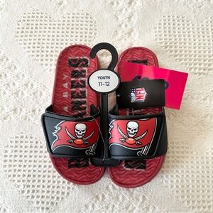 Tampa Bay Buccaneers Shoes Slides Youth 11-12 Red Black Foco Gel Bucs Skull NWT